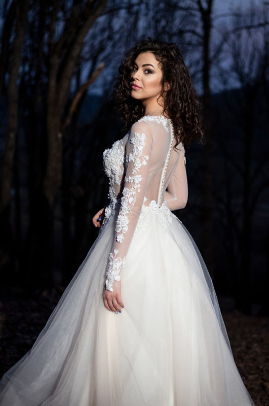 Rochii de mireasa elegante create la comanda in atelierul Malika Fashion